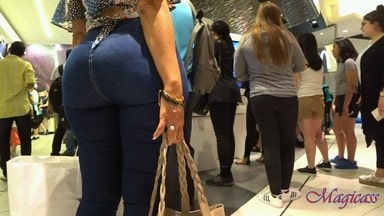 #30 colombian milf pocketless