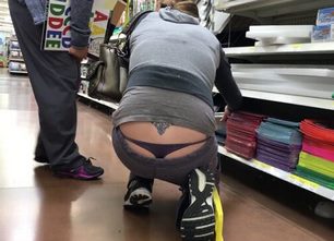 648-prev-walmart-thong-thong-slip-nurse-scrubs-candid-creepshot-voyeur-tanga-culo-booty-butt-ass-arse-underwear-oops-507x338