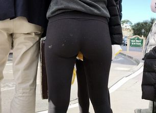 680-prev-short-teen-yoga-pants-ass-bubble-sexy-arse-butt-culo-candid-creepshot-cam-voyeur-street-uggs-507x338