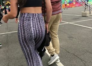 683-prev-edc-leggings-candid-voyeur-creepshot-public-jiggle-booty-culona-ass-butt-big-grande-perv-507x338