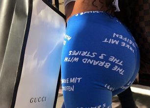 708-prev-latina-leggings-booty-grande-culo-leggings-blue-dark-skin-candid-creepshot-video-hd-free-public-507x338