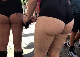 760-prev-candid-booty-shorts-fishnet-creepshot-video-public-white-girl-massive-booty-ass-507x338