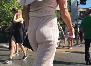 764-prev-vtl-public-candid-thin-pants-walking-booty-507x338