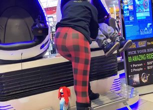 checker_leggings_thumb-1620x1080