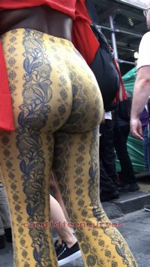 299 Bubbly Teen in Floral Leggings