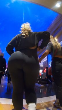 Super Thick PAWG in Grey Leggings