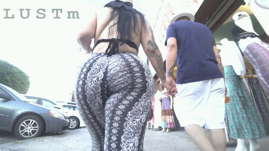 Big Booty Pawg Jiggler In Pattern Leggings
