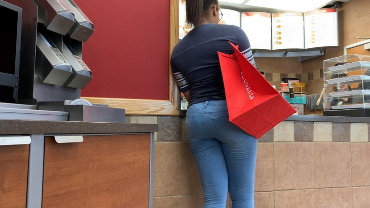 Big Booty Latina Sexys Jeans Fast Food