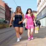 Scratchy Shooter Sexy mom with nice legs walking