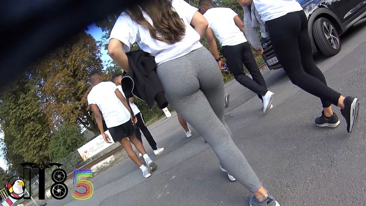 Beautiful Girls Sexy Booty in Spandex Gray Walking