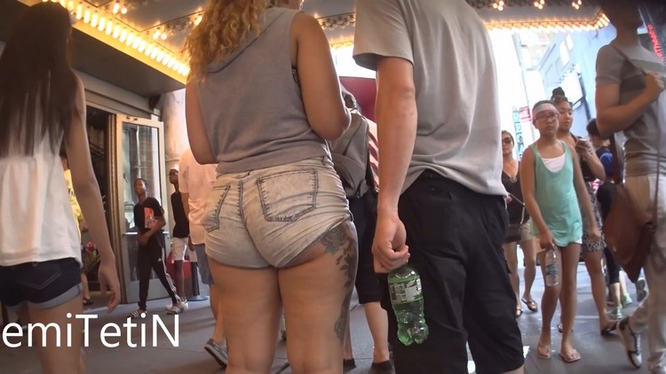 PAWG Booty Blonde in mini Short